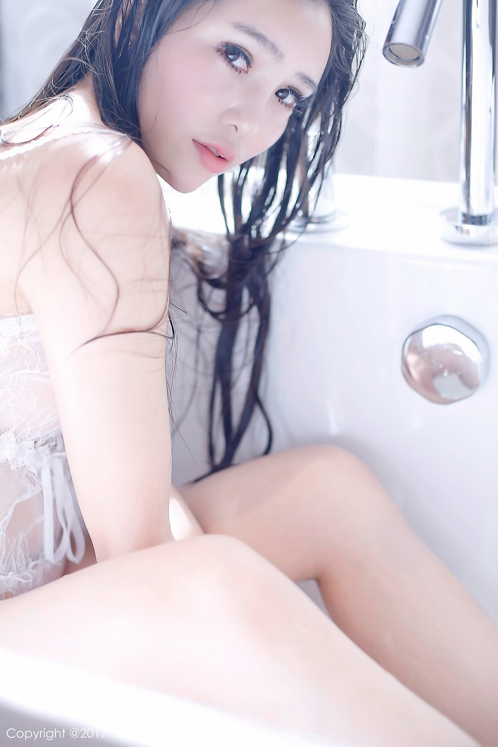 [XiuRen秀人网]No.792_混血美女艾弥居家浴缸里白色蕾丝内衣透视秀美乳诱惑写真49P